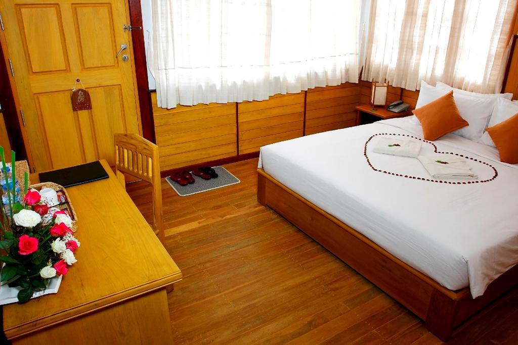 Inle Lotus Hotel Nyaungshwe Township Exterior photo