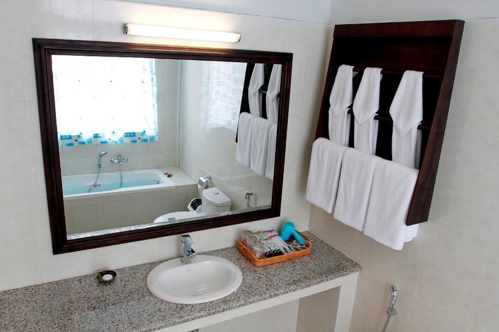 Inle Lotus Hotel Nyaungshwe Township Room photo