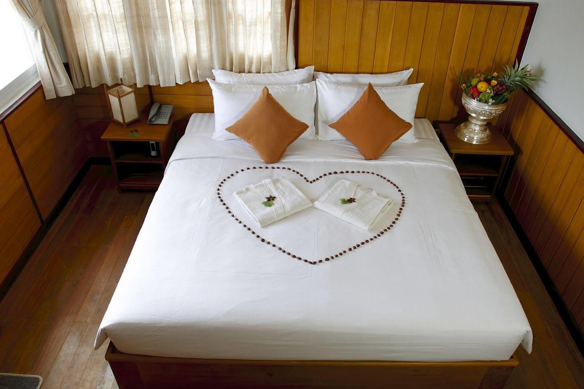 Inle Lotus Hotel Nyaungshwe Township Exterior photo
